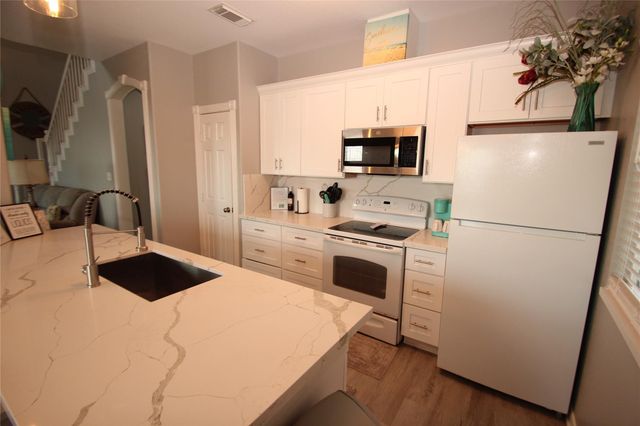 1648 Sandpebble Place, Surfside Beach, TX 77541