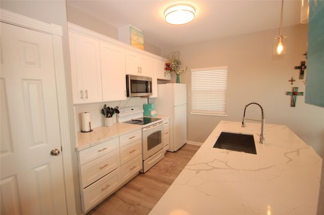 1648 Sandpebble Place, Surfside Beach, TX 77541