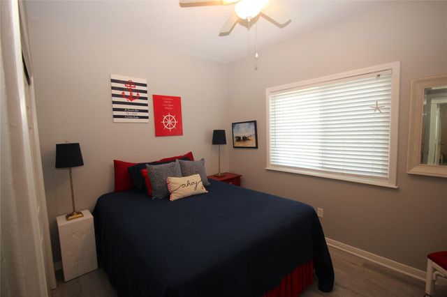 1648 Sandpebble Place, Surfside Beach, TX 77541