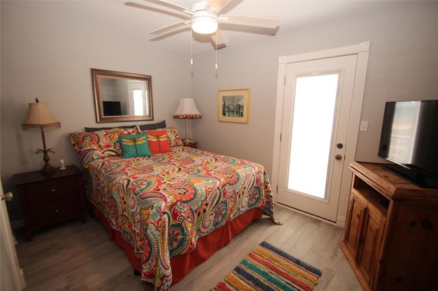 1648 Sandpebble Place, Surfside Beach, TX 77541