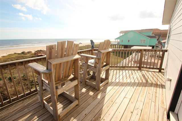 1648 Sandpebble Place, Surfside Beach, TX 77541