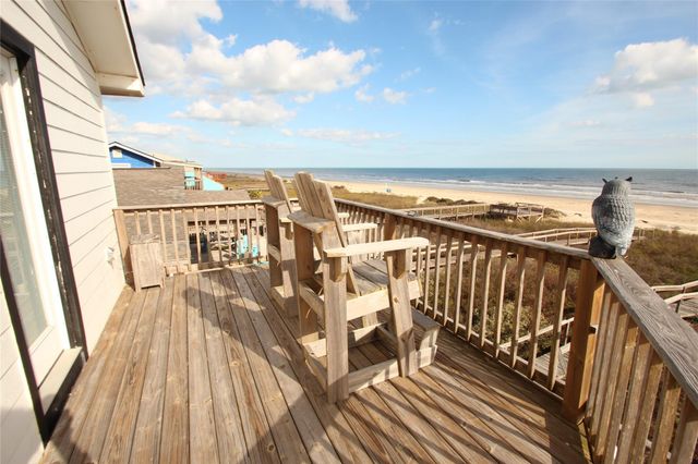 1648 Sandpebble Place, Surfside Beach, TX 77541