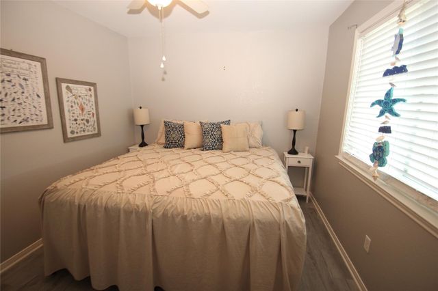 1648 Sandpebble Place, Surfside Beach, TX 77541