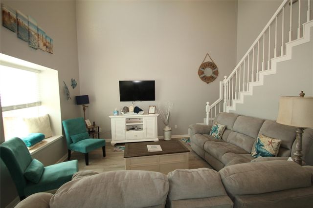 1648 Sandpebble Place, Surfside Beach, TX 77541