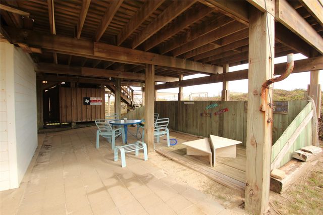 1648 Sandpebble Place, Surfside Beach, TX 77541