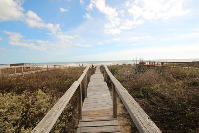 1648 Sandpebble Place, Surfside Beach, TX 77541