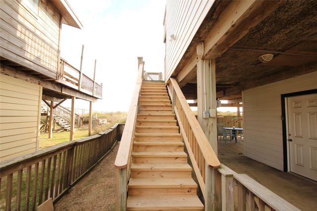 1648 Sandpebble Place, Surfside Beach, TX 77541