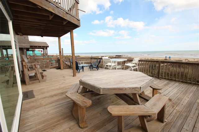 1648 Sandpebble Place, Surfside Beach, TX 77541