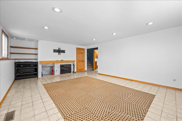 1120 N Brainard Street, Naperville, IL 60563