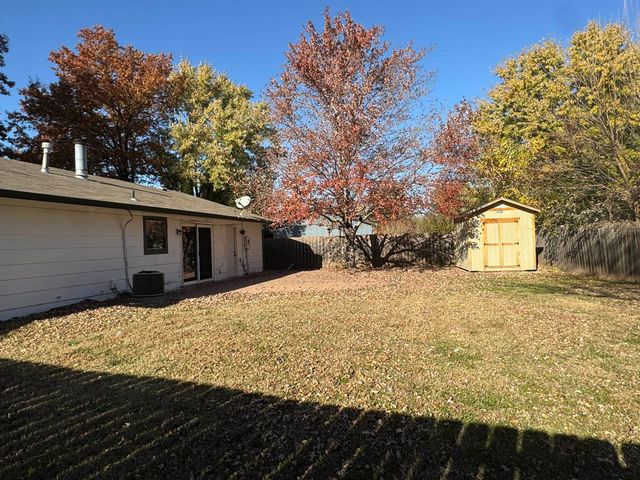 2068 S Fieldcrest St, Wichita, KS 67209