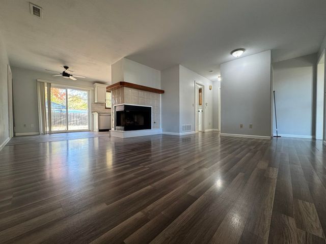 2068 S Fieldcrest St, Wichita, KS 67209