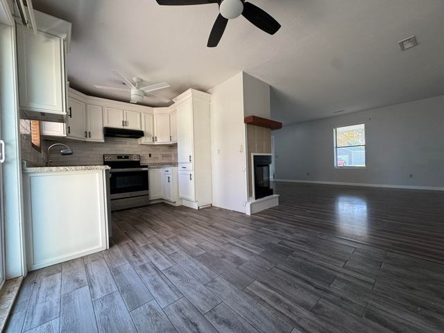 2068 S Fieldcrest St, Wichita, KS 67209