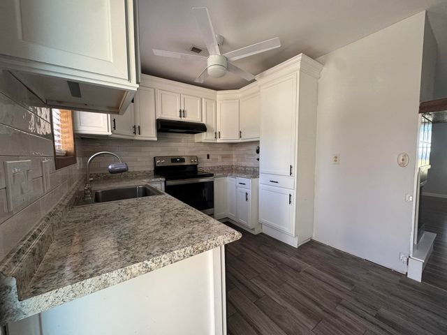 2068 S Fieldcrest St, Wichita, KS 67209