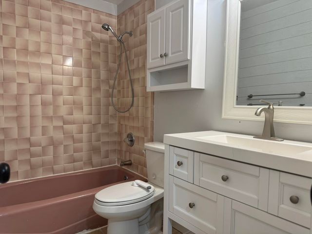 2068 S Fieldcrest St, Wichita, KS 67209