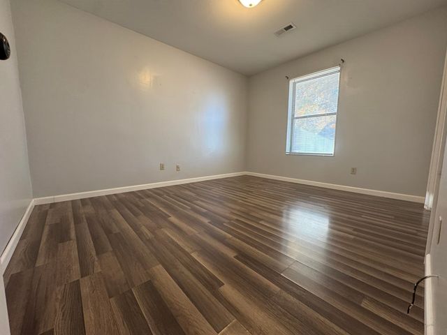 2068 S Fieldcrest St, Wichita, KS 67209