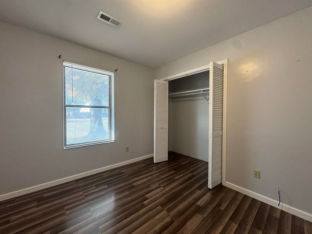 2068 S Fieldcrest St, Wichita, KS 67209