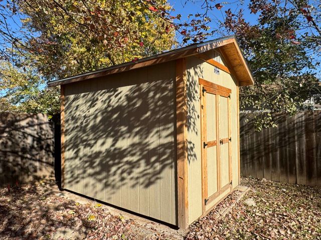 2068 S Fieldcrest St, Wichita, KS 67209