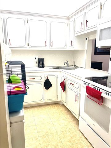 6071 NW 61st Avenue 311, Tamarac, FL 33319