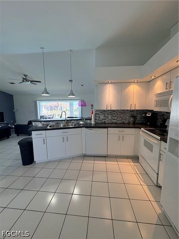 2823 SW 39th TER, Cape Coral, FL 33914