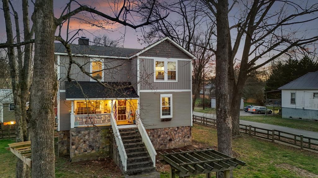 8 W 8th Street, Chickamauga, GA 30707