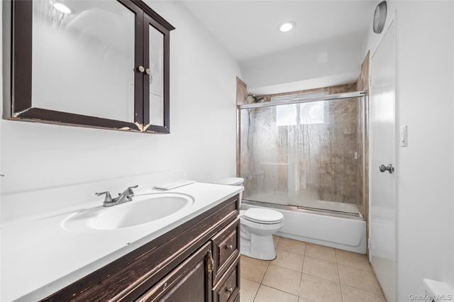 28 Ellen Place, Kings Park, NY 11754