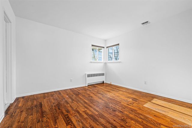 28 Ellen Place, Kings Park, NY 11754