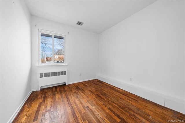 28 Ellen Place, Kings Park, NY 11754