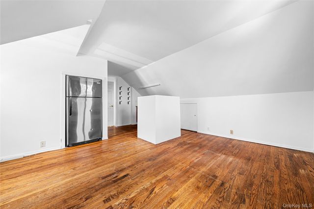 28 Ellen Place, Kings Park, NY 11754