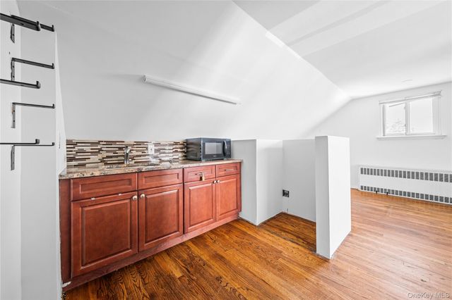 28 Ellen Place, Kings Park, NY 11754