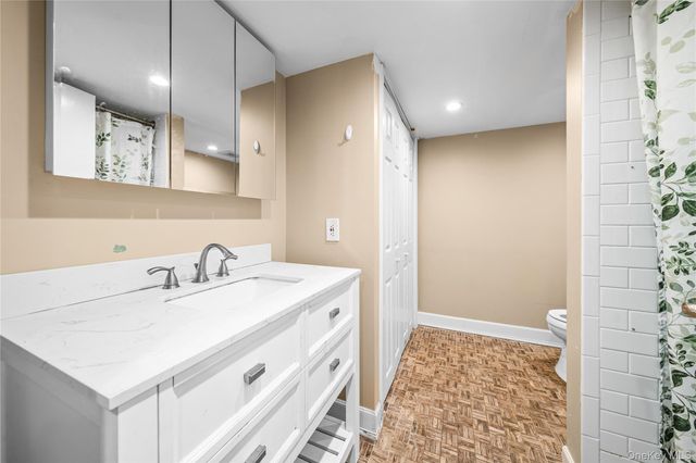 28 Ellen Place, Kings Park, NY 11754