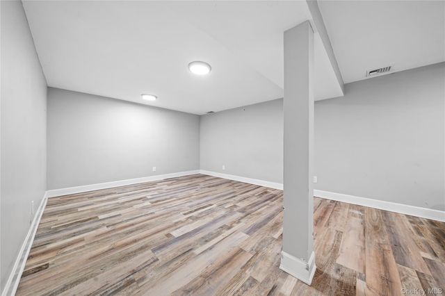 28 Ellen Place, Kings Park, NY 11754