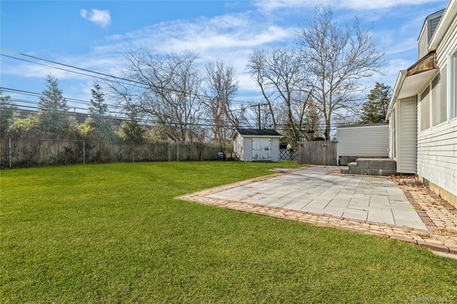 28 Ellen Place, Kings Park, NY 11754