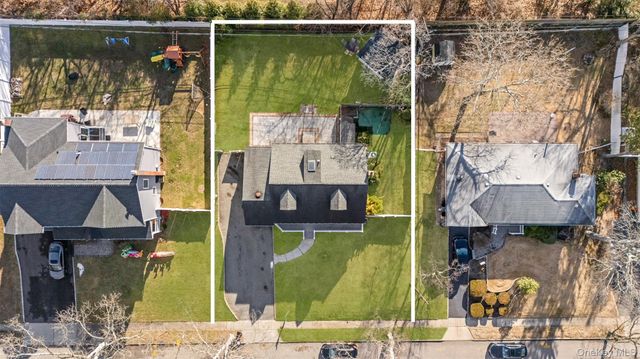 28 Ellen Place, Kings Park, NY 11754