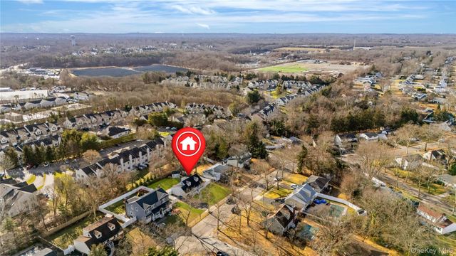 28 Ellen Place, Kings Park, NY 11754