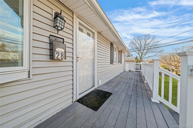 28 Ellen Place, Kings Park, NY 11754