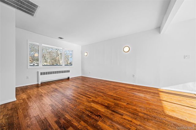 28 Ellen Place, Kings Park, NY 11754