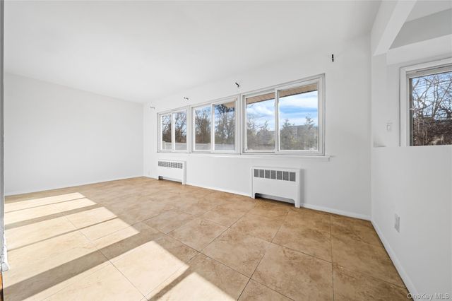 28 Ellen Place, Kings Park, NY 11754