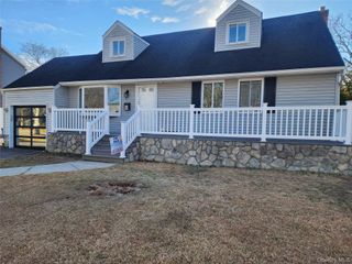 28 Ellen Place, Kings Park, NY 11754