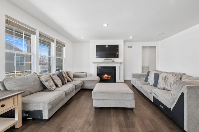 807 Back Bay Court, Minooka, IL 60447