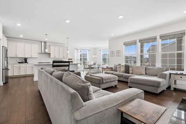 807 Back Bay Court, Minooka, IL 60447