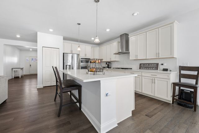 807 Back Bay Court, Minooka, IL 60447