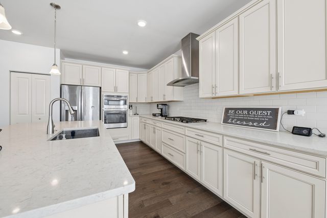 807 Back Bay Court, Minooka, IL 60447