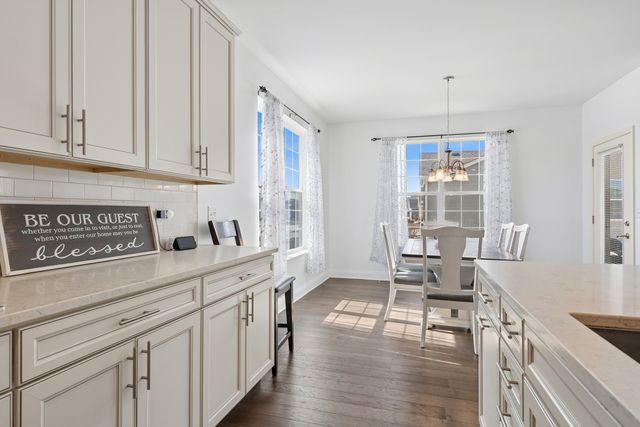 807 Back Bay Court, Minooka, IL 60447