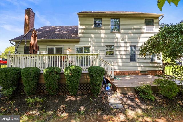 2022 WALFIELD DR, Lancaster, PA 17601