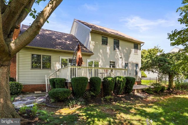 2022 WALFIELD DR, Lancaster, PA 17601