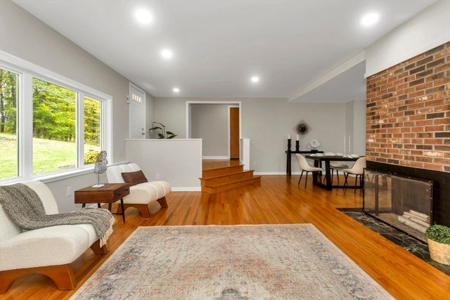 31 Lovers Ln, Greenfield, MA 01301