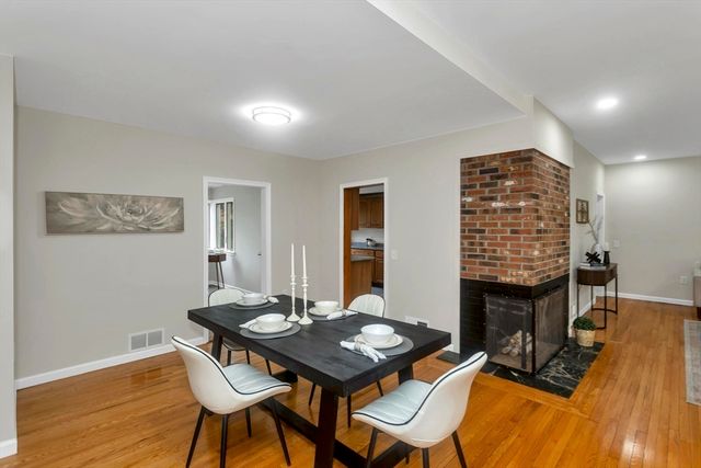 31 Lovers Ln, Greenfield, MA 01301