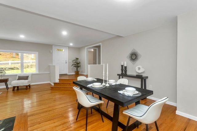 31 Lovers Ln, Greenfield, MA 01301