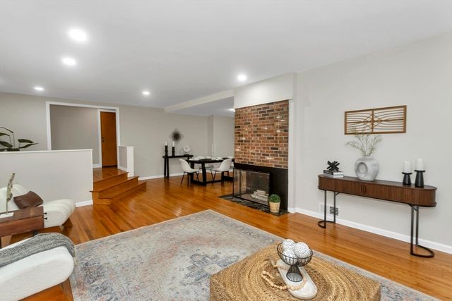 31 Lovers Ln, Greenfield, MA 01301