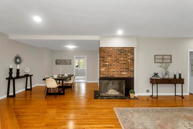 31 Lovers Ln, Greenfield, MA 01301